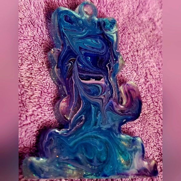 Crafting Cat resin keychain - Picture 3 of 3